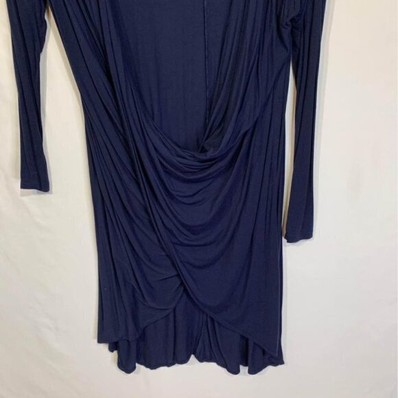 WOMAN’S long tunic crossover top. Navy blue. Size M. Longer in back. - Picture 2 of 9